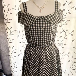 - Women's Vintage Style 1950 Halter Dress Size Large